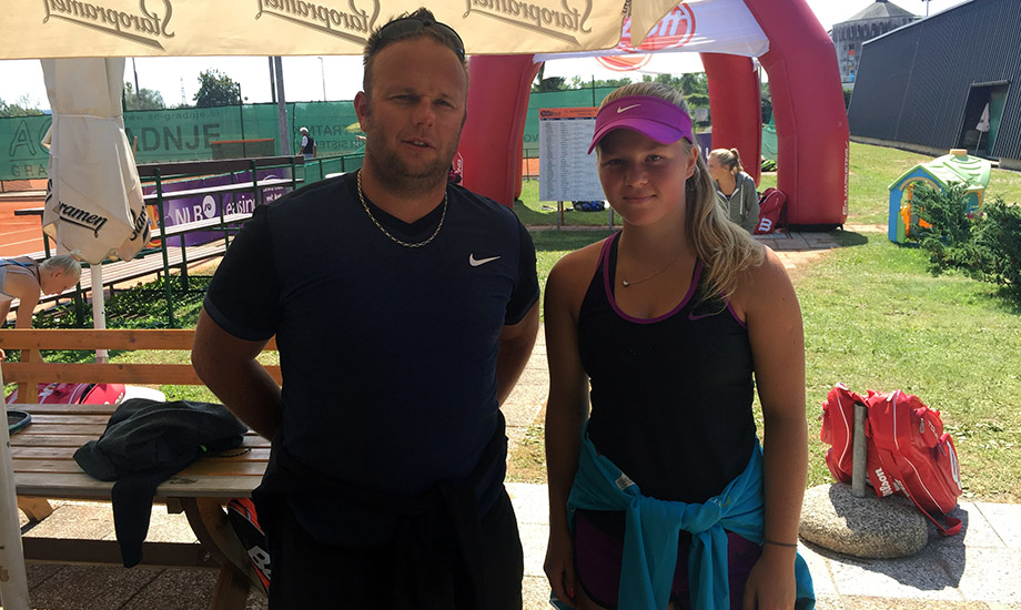 www.tenis-domzale.si direktor turnirja z eno izmed favoritk