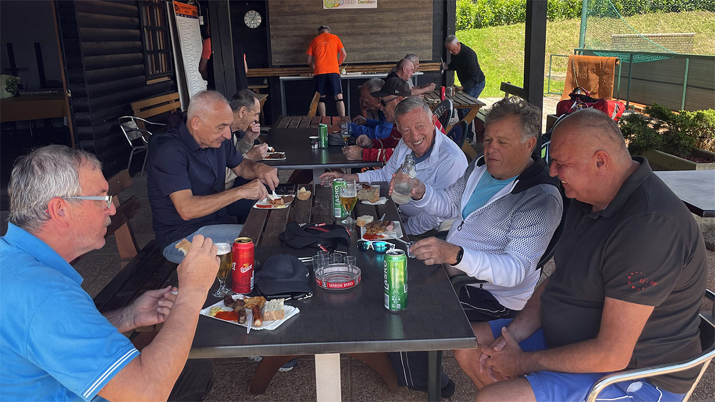 www.tenis-domzale.si nasi tenisaci nadaljujejo s treningi